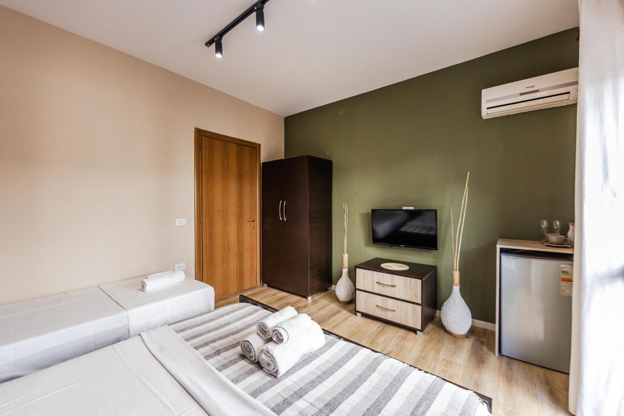 Melon Apartments Vlorë Buitenkant foto